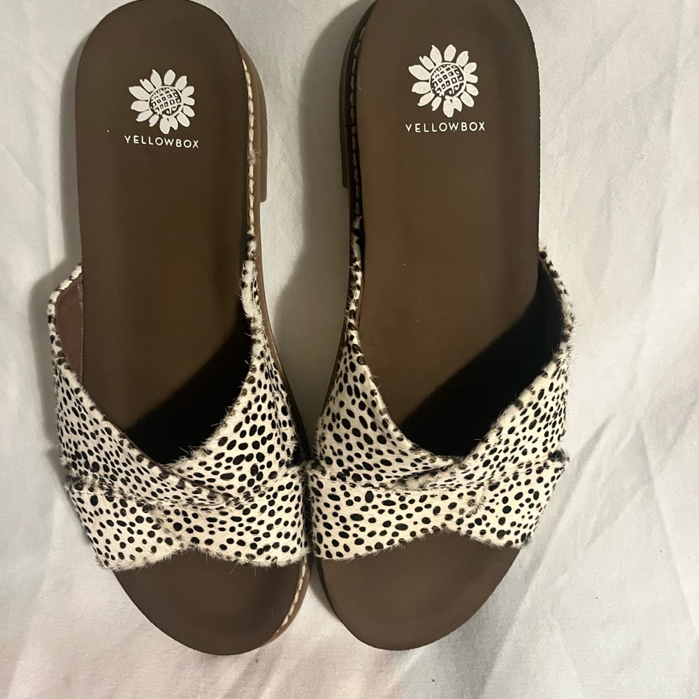 Yellow Box cheetah print slides size 7.5